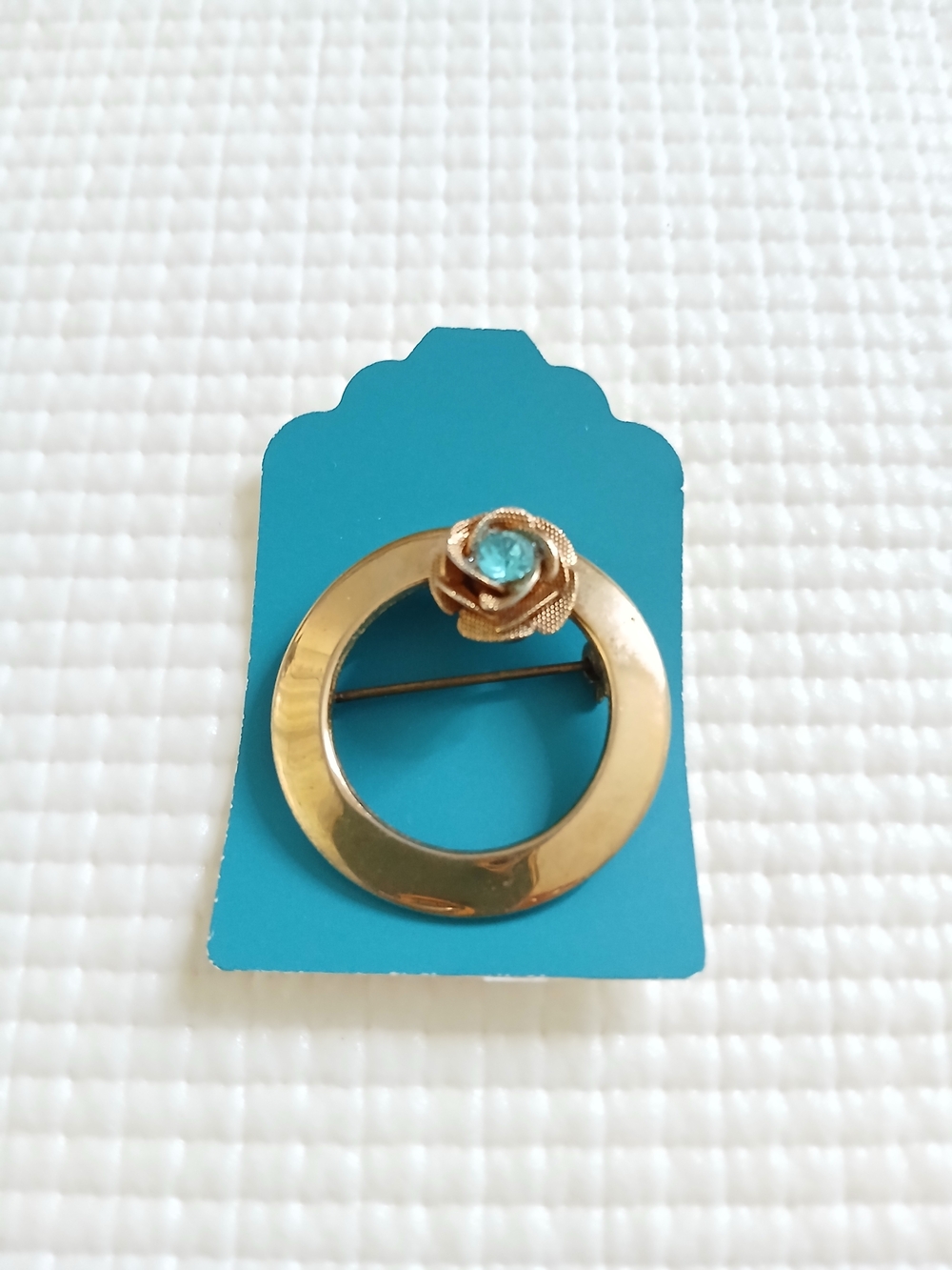 Vintage Gold tone Circle Flower Brooch,aqua blue rhinestone, 1 1/4,mint